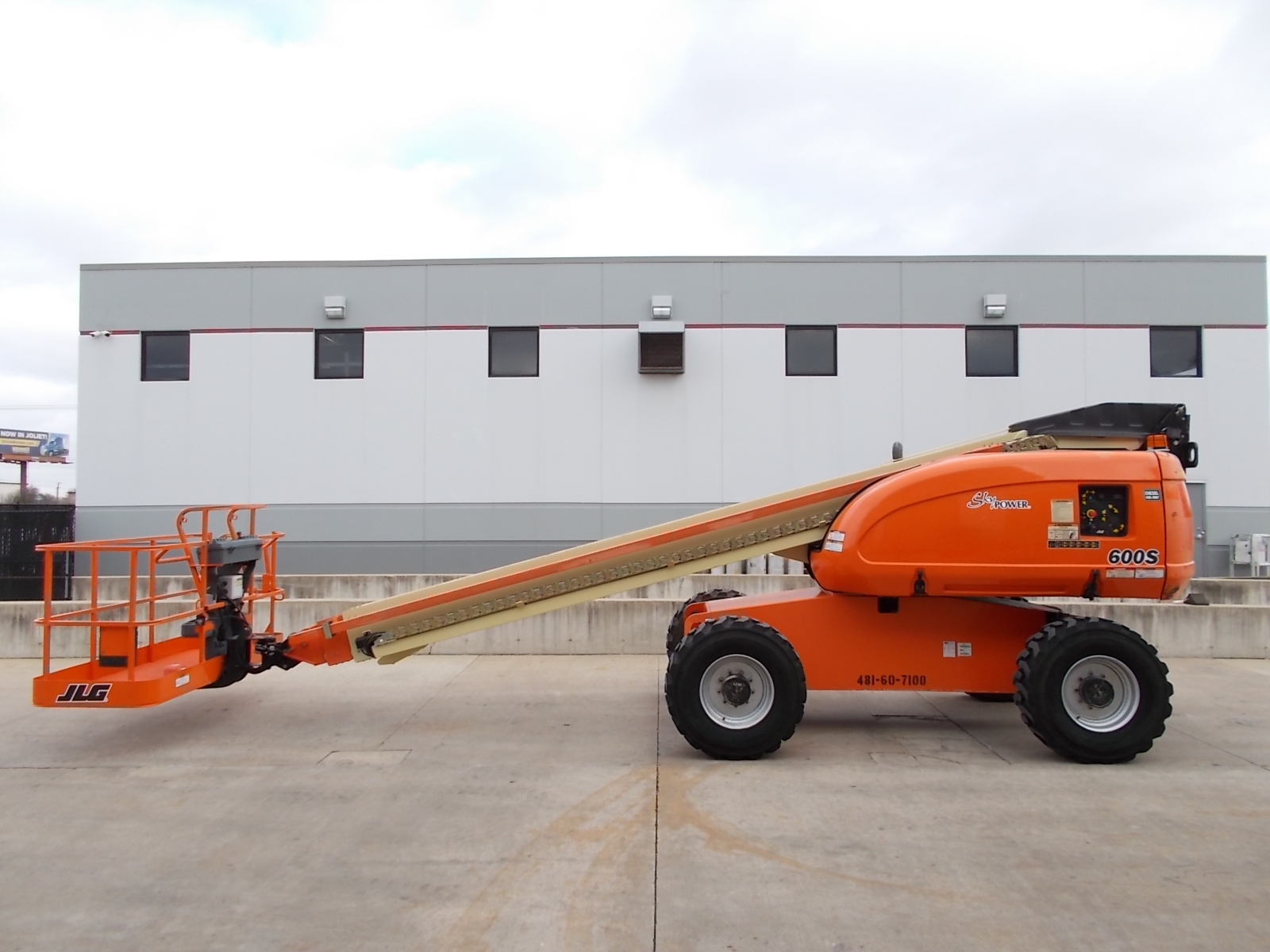 Telescopic boom lift for high-reach contractor projects.